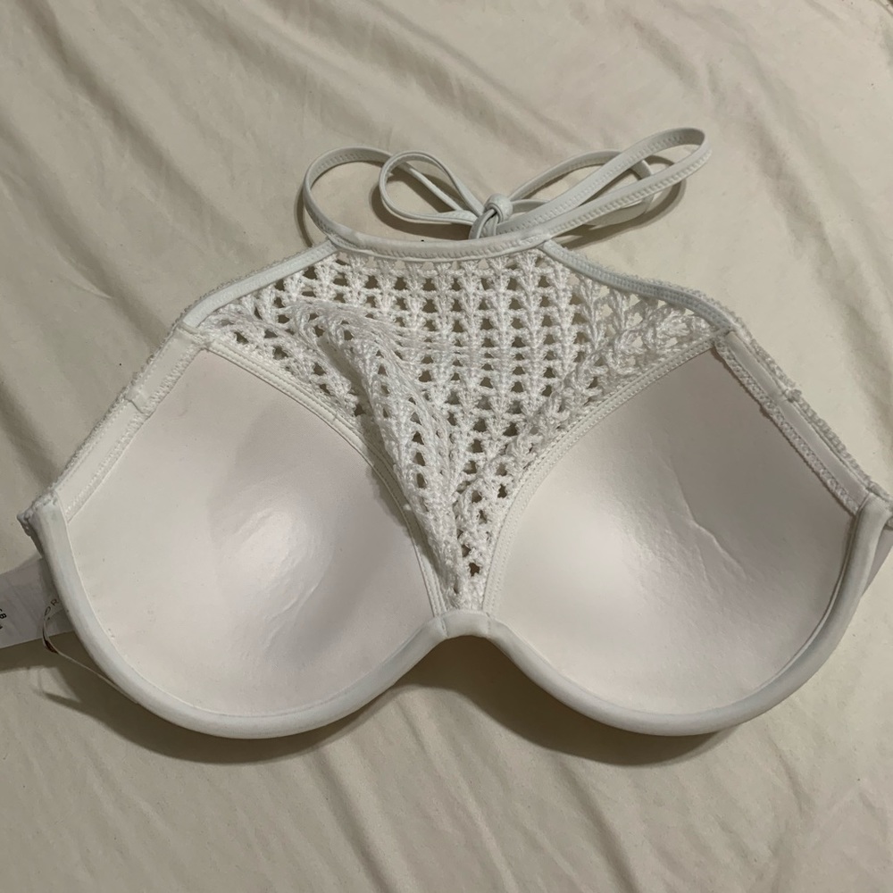 Shade shore white textured crocheted 36B - Picture 6 of 9